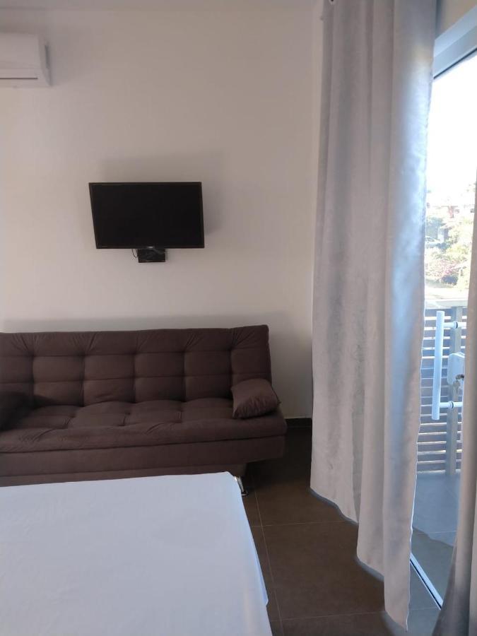 Suíte com Cama Queen-size e Vista da Piscina